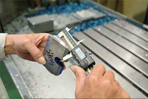 ノギスによる寸法確認