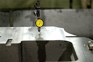 ダイヤルゲージによる平行・高さ確認